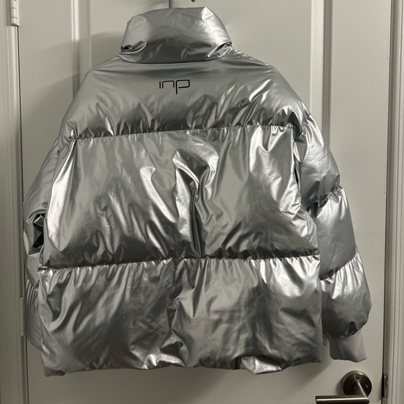 Silver Puffer Jacket - sz M/L - Picture 2 of 3